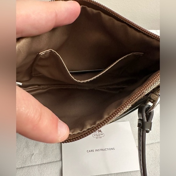 NWT COACH New York Signature Khaki Wristlet - Picture 3 of 5